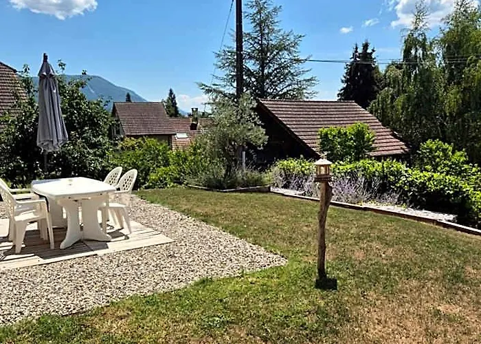Au Fond Du Village